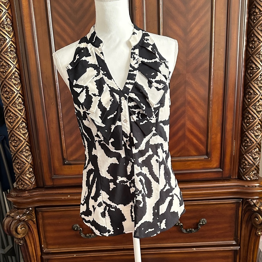 Express Design Studio Stylish Black and White Halter Top